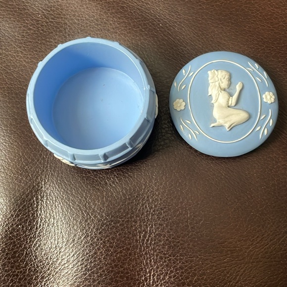 Rosary keepsake box. In like new condition. Blue and white. Lid comes off. - Picture 2 of 4